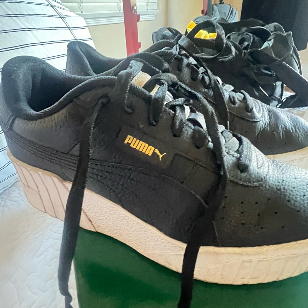 Cali wedge women’s puma black white. Size 10. Like new condition. With box.